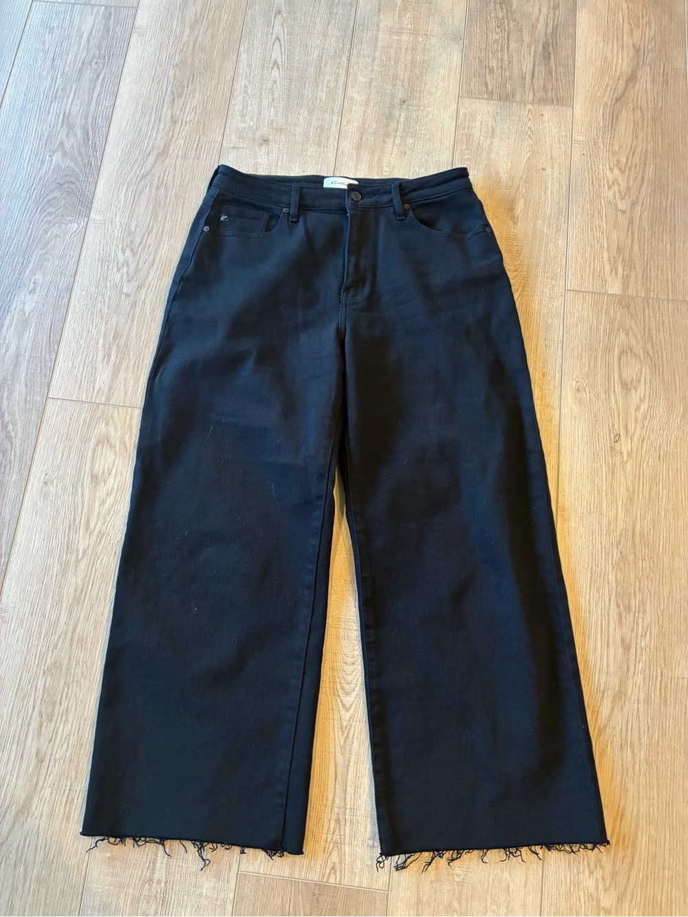 Kancan Black wide leg ankle crop Jeans size 9/28 raw hem minimalist capsule